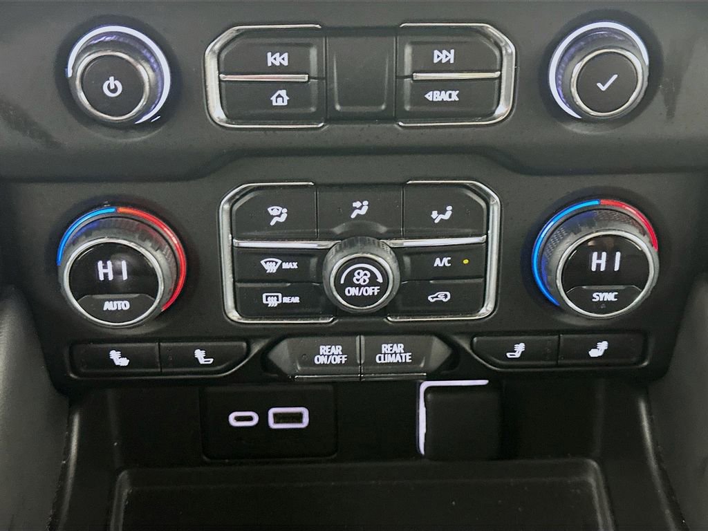 Used 2023 Chevrolet Suburban LT image 18