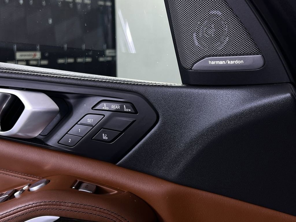 Used 2023 BMW X7 xDrive40i w/ Premium Package image 32