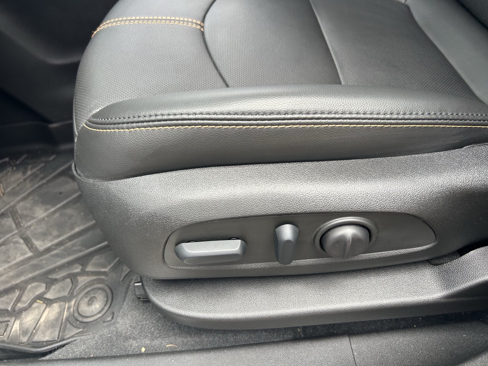Used 2022 Chevrolet Equinox Premier FWD image 30