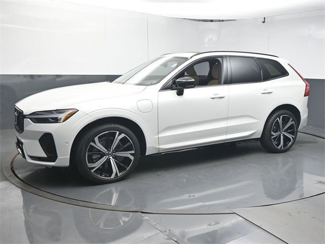 Certified 2025 Volvo XC60 T8 Ultra w/ Protection Package Premier image 4