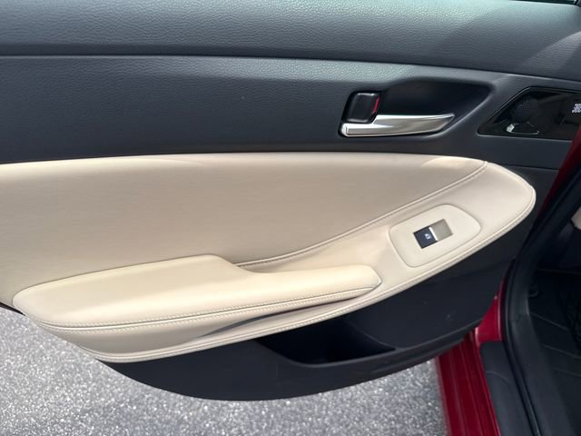 Used 2019 Toyota Avalon XLE w/ Moonroof Package image 17