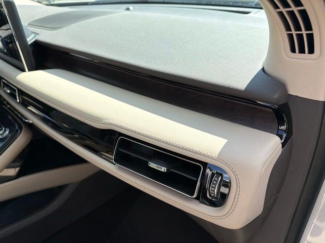 Used 2023 Lincoln Nautilus Reserve AWD/4WD image 23