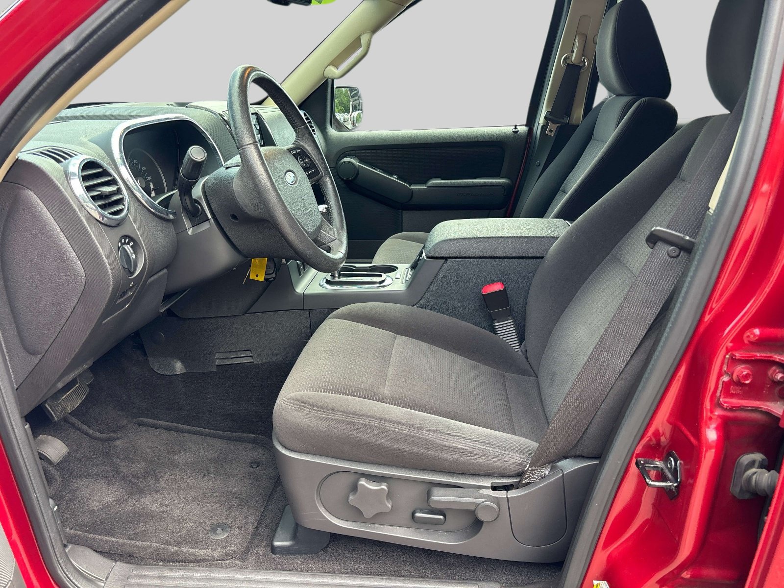 Used 2010 Ford Explorer XLT AWD/4WD image 9