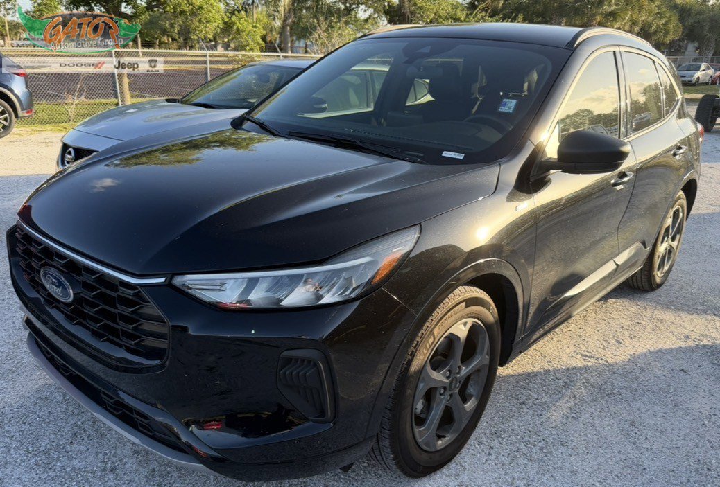 Used 2024 Ford Escape ST-Line FWD image 1