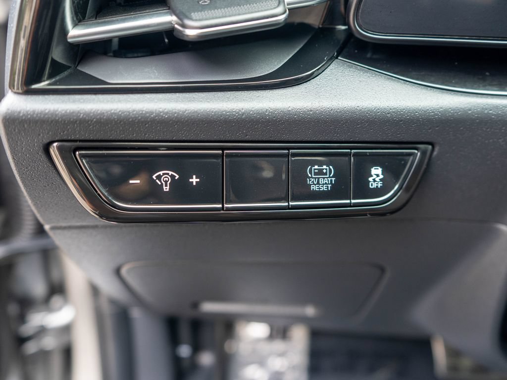 Certified 2024 Kia Niro EX Touring FWD image 17