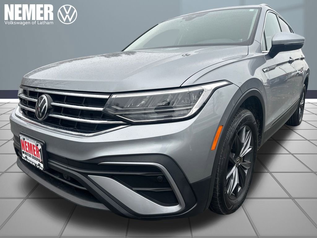 Used 2023 Volkswagen Tiguan SE w/ Panoramic Sunroof Package