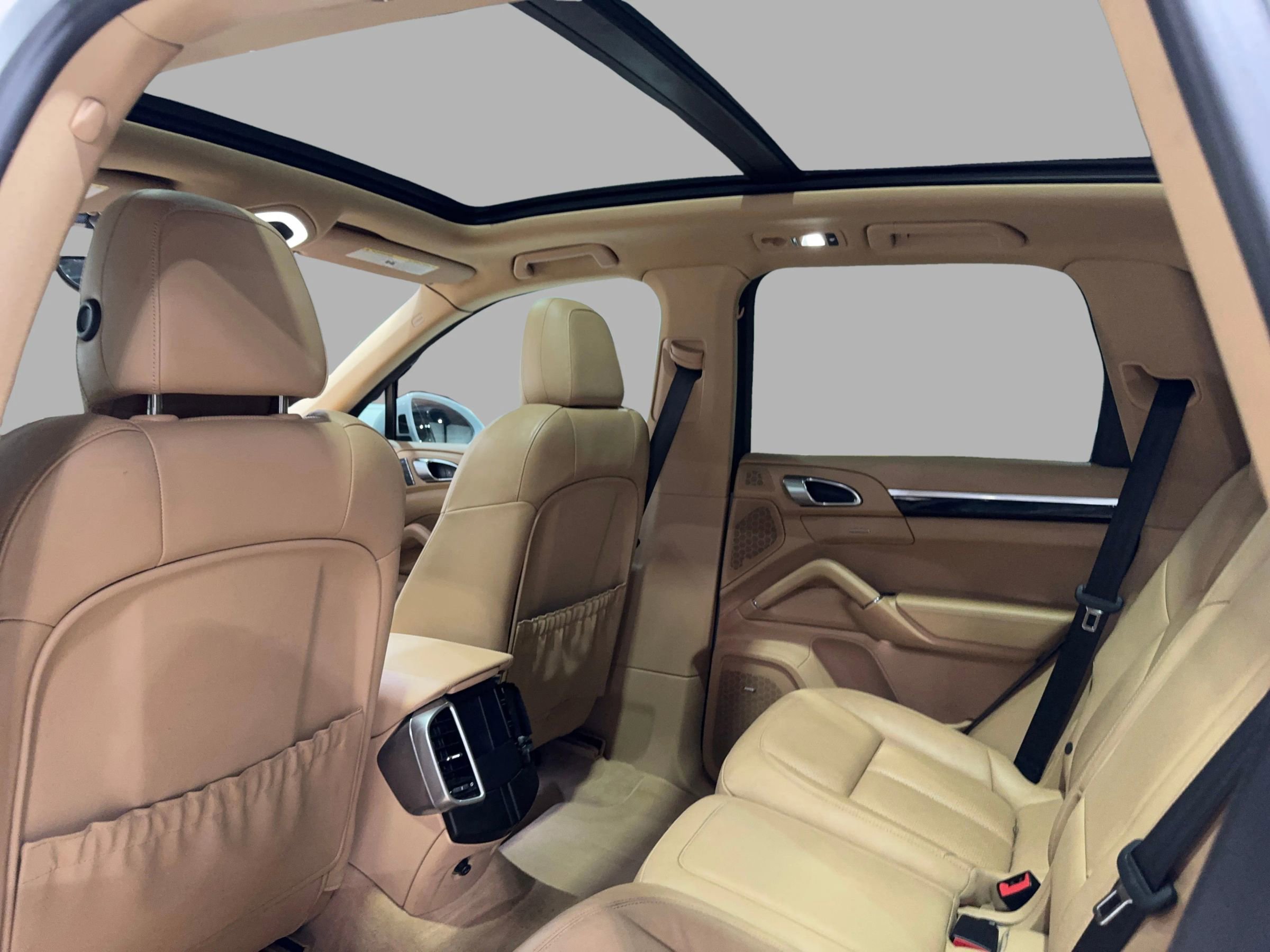 Used 2015 Porsche Cayenne S w/ Premium Package image 18