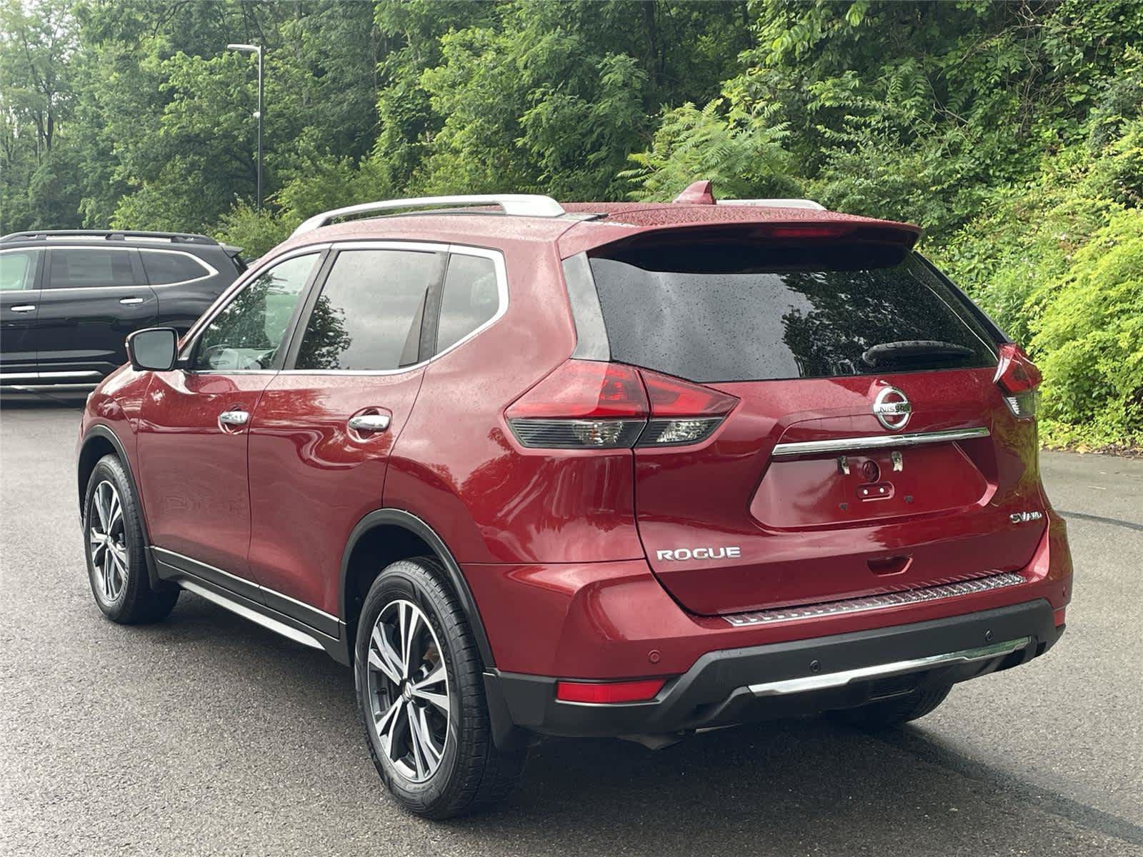 Used 2019 Nissan Rogue SV w/ Sun & Sound Touring Package AWD/4WD image 3