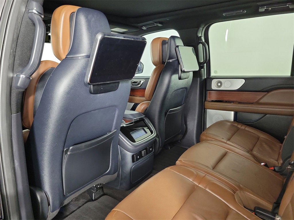 Used 2023 Lincoln Navigator L Reserve image 10