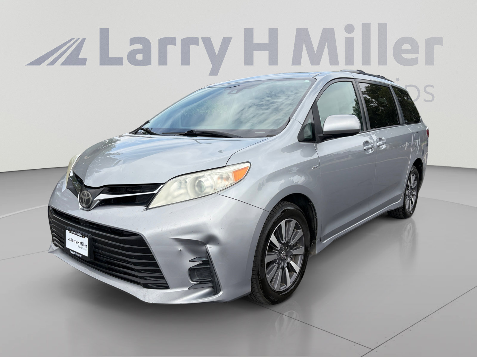 Used 2018 Toyota Sienna LE AWD/4WD image 1