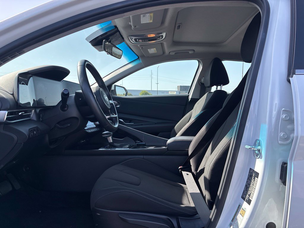Used 2025 Hyundai Elantra SEL FWD image 10