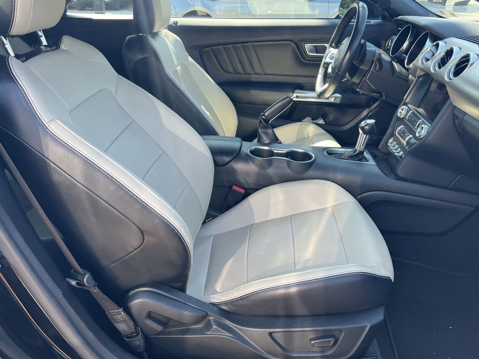 Used 2022 Ford Mustang GT Premium w/ Black Accent Package RWD image 25