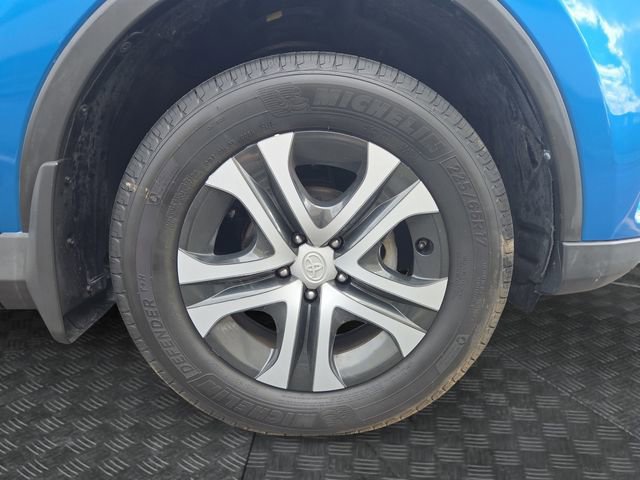 Used 2018 Toyota RAV4 LE image 34