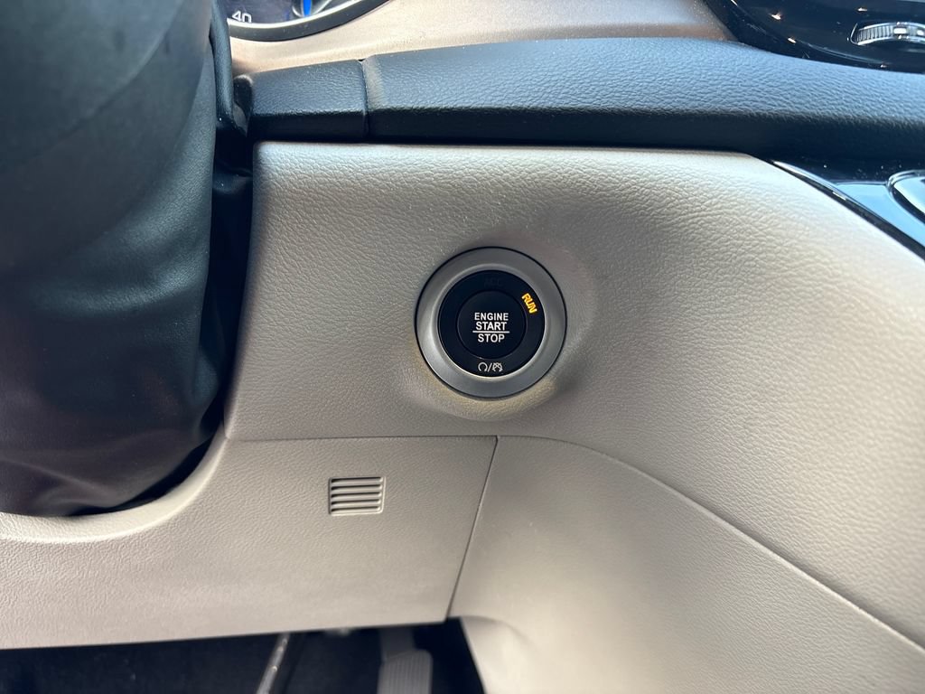 Used 2021 Chrysler Voyager LX FWD image 14