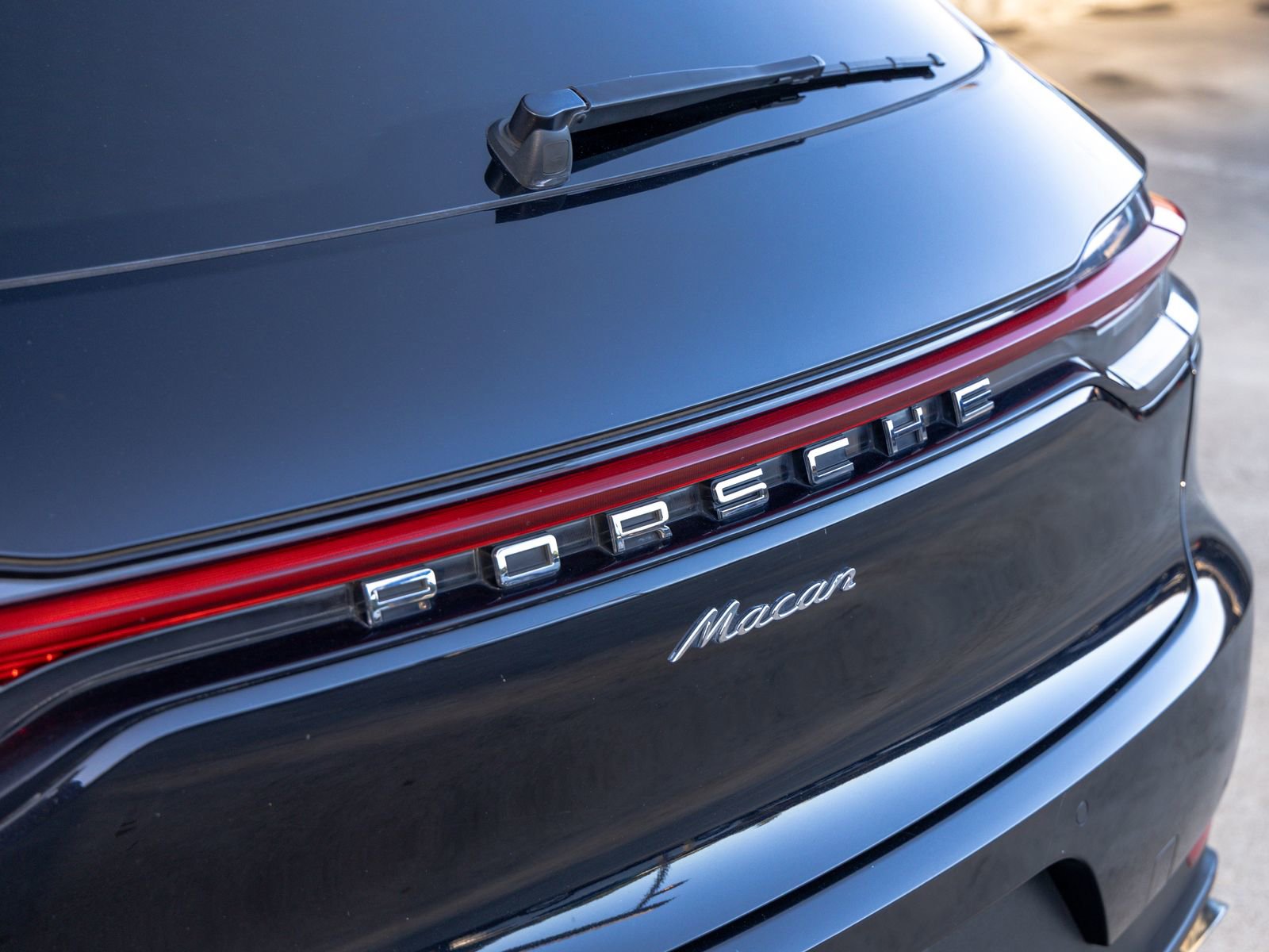 Certified 2020 Porsche Macan AWD/4WD image 19