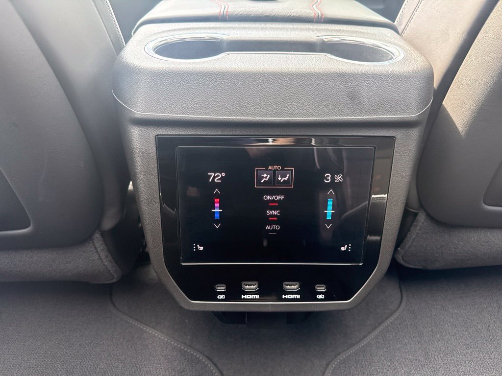 Used 2025 GMC Yukon XL AT4 Ultimate AWD/4WD image 16
