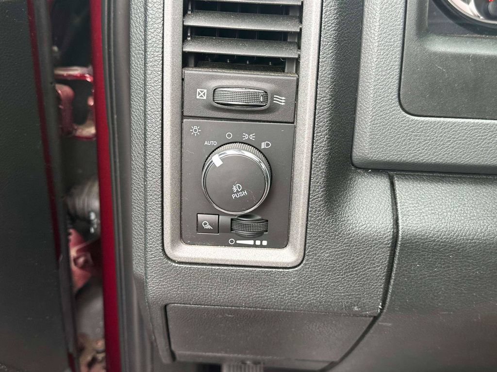 Used 2018 RAM 1500 Express w/ Express Value Package AWD/4WD image 18