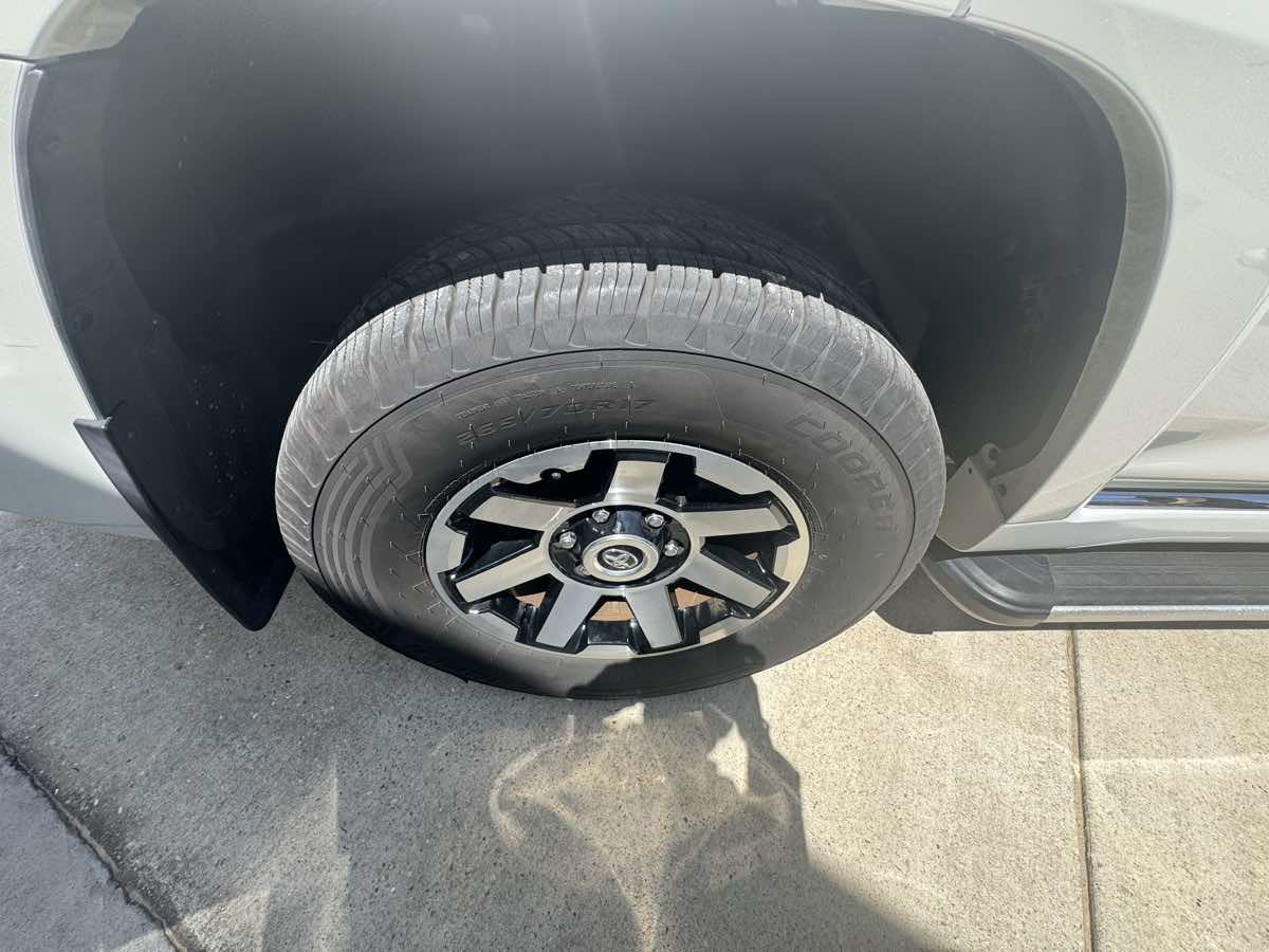 Used 2018 Toyota 4Runner SR5 AWD/4WD image 30