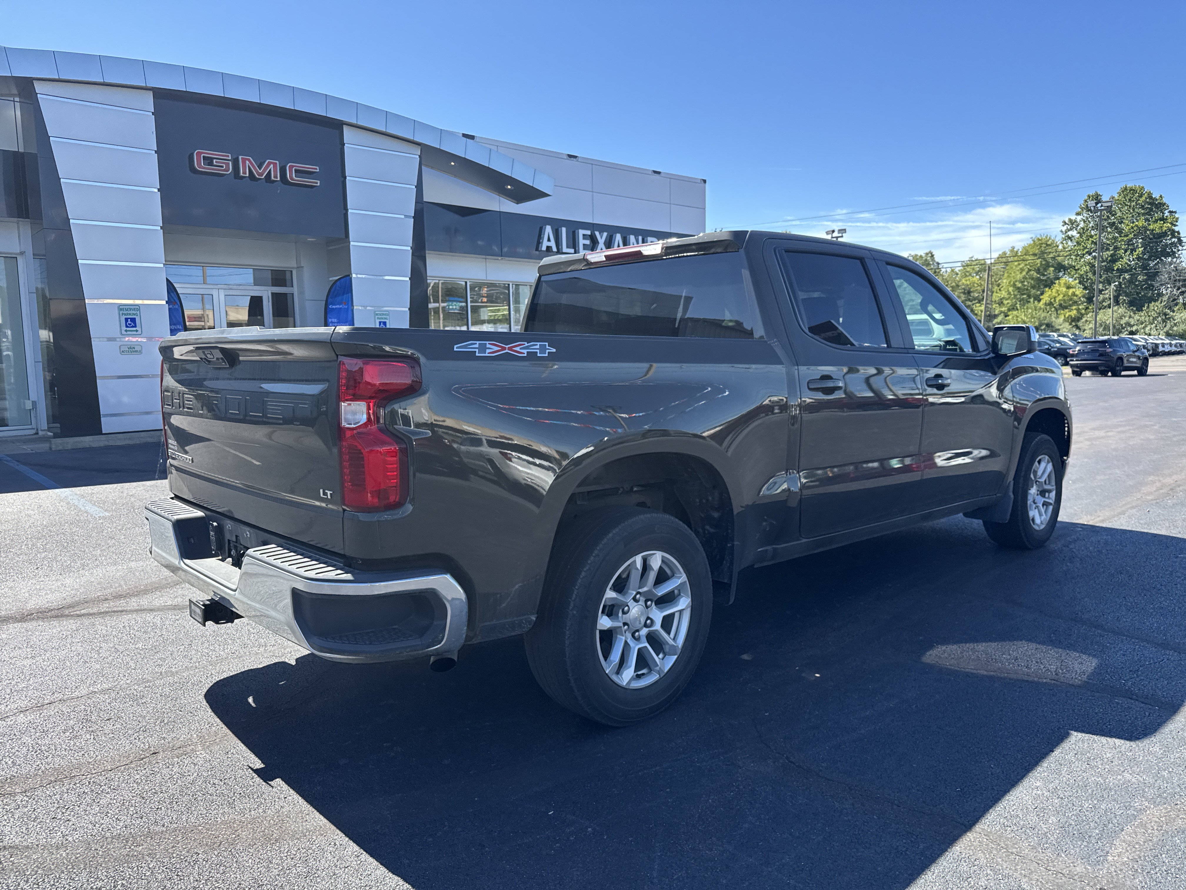 Used 2023 Chevrolet Silverado 1500 LT AWD/4WD video 3