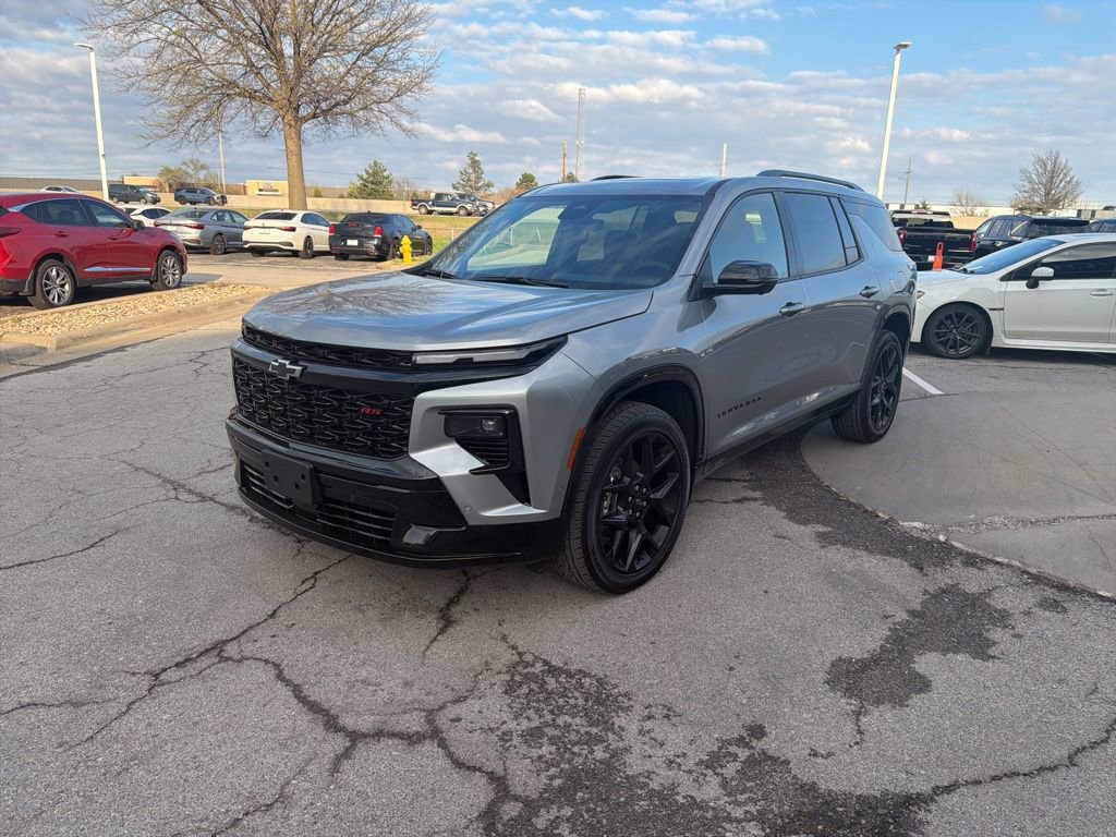 Certified 2025 Chevrolet Traverse RS w/ LPO, Illumination Package image 3
