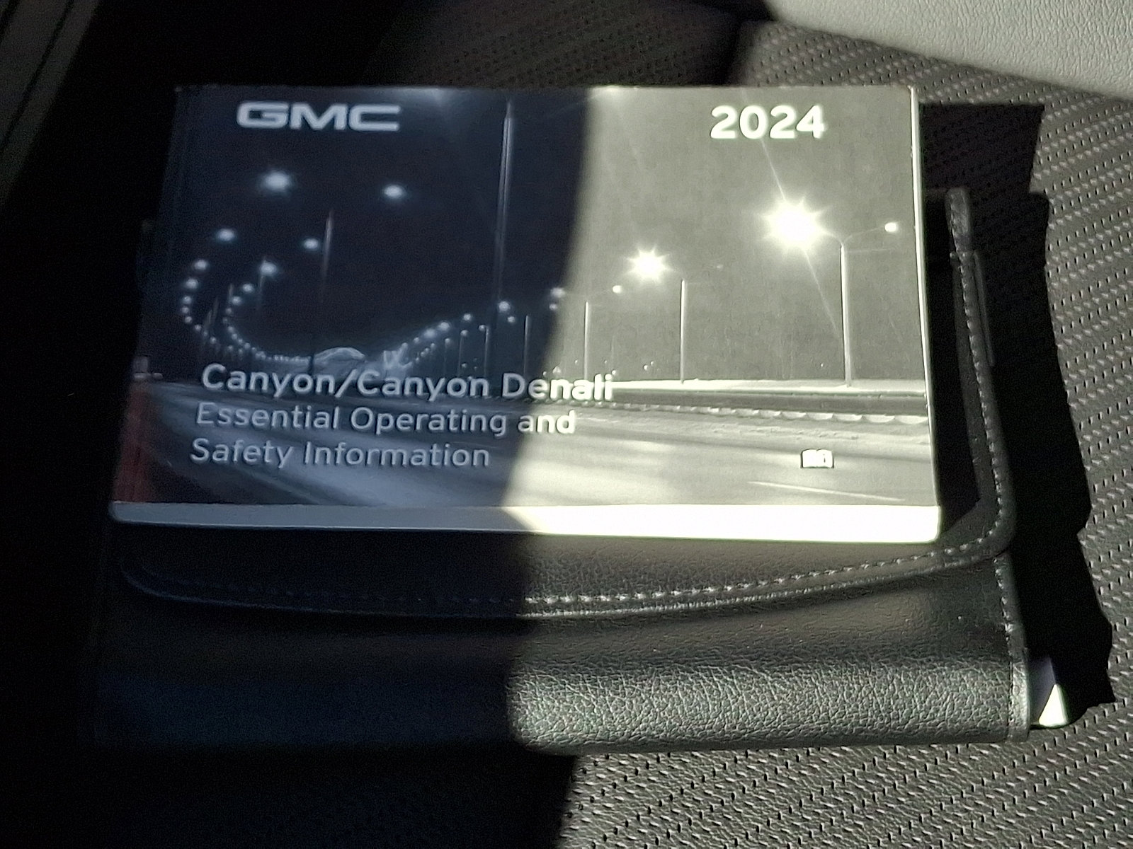 Used 2024 GMC Canyon AT4X AWD/4WD image 27