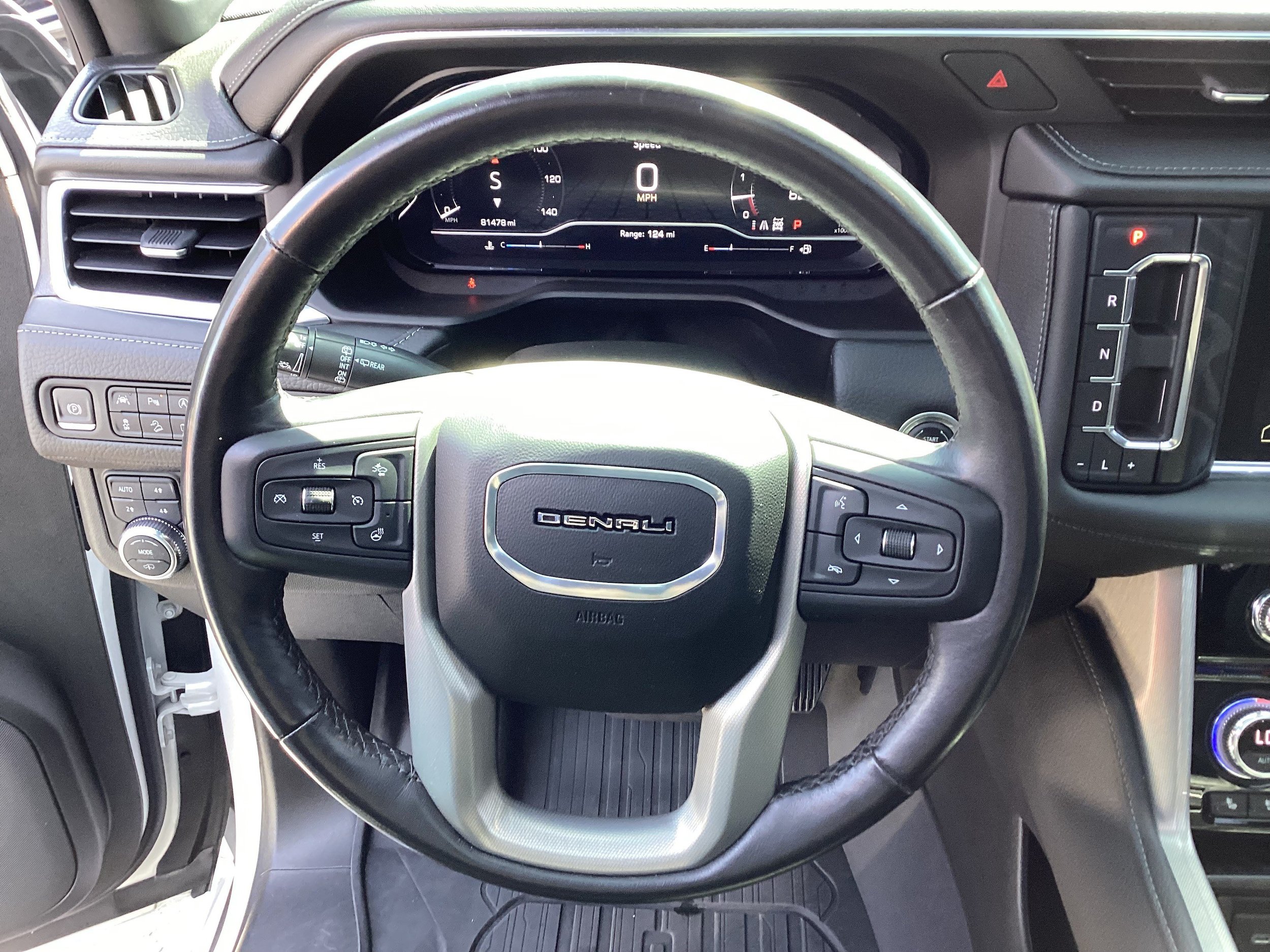 Used 2022 GMC Yukon XL Denali w/ Denali Premium Package AWD/4WD image 18
