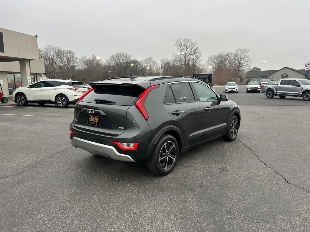 Used 2023 Kia Niro EX image 3
