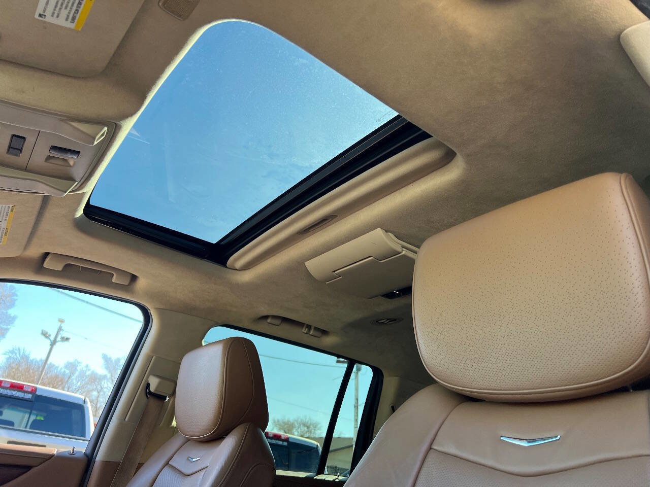 Used 2015 Cadillac Escalade ESV Platinum AWD/4WD image 11