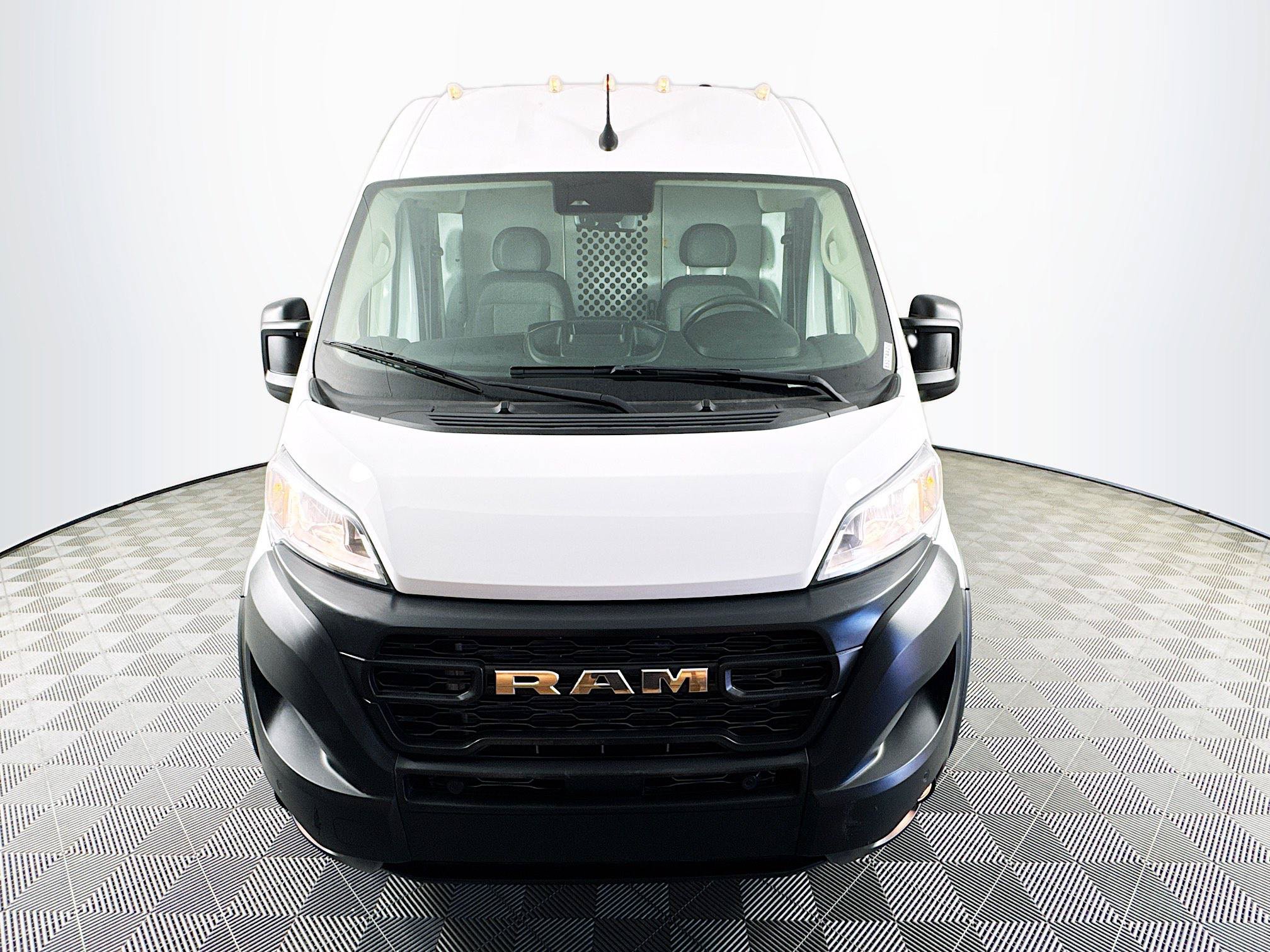 Used 2025 RAM ProMaster 2500 w/ Safety Group FWD image 2