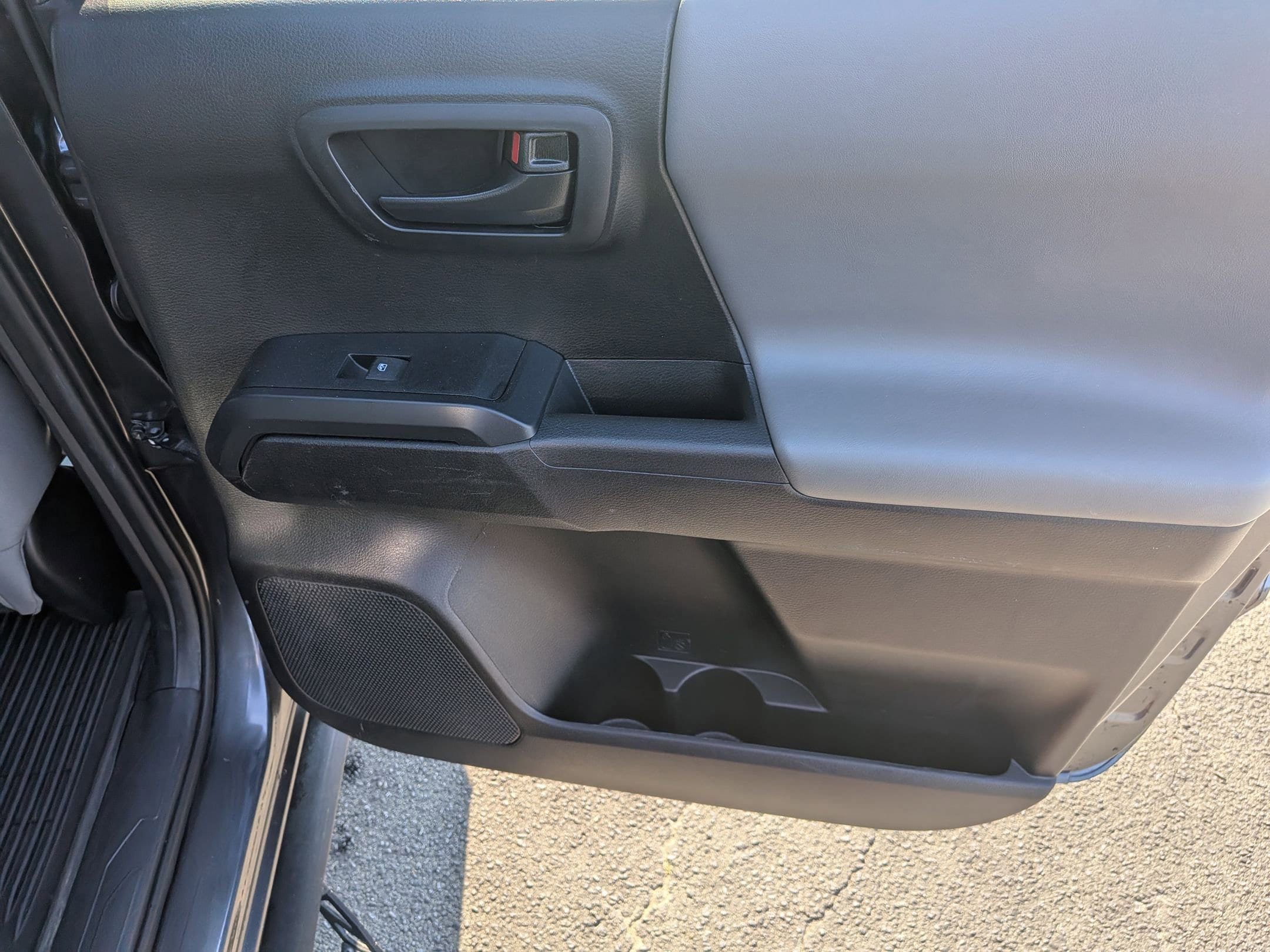 Used 2022 Toyota Tacoma SR image 28