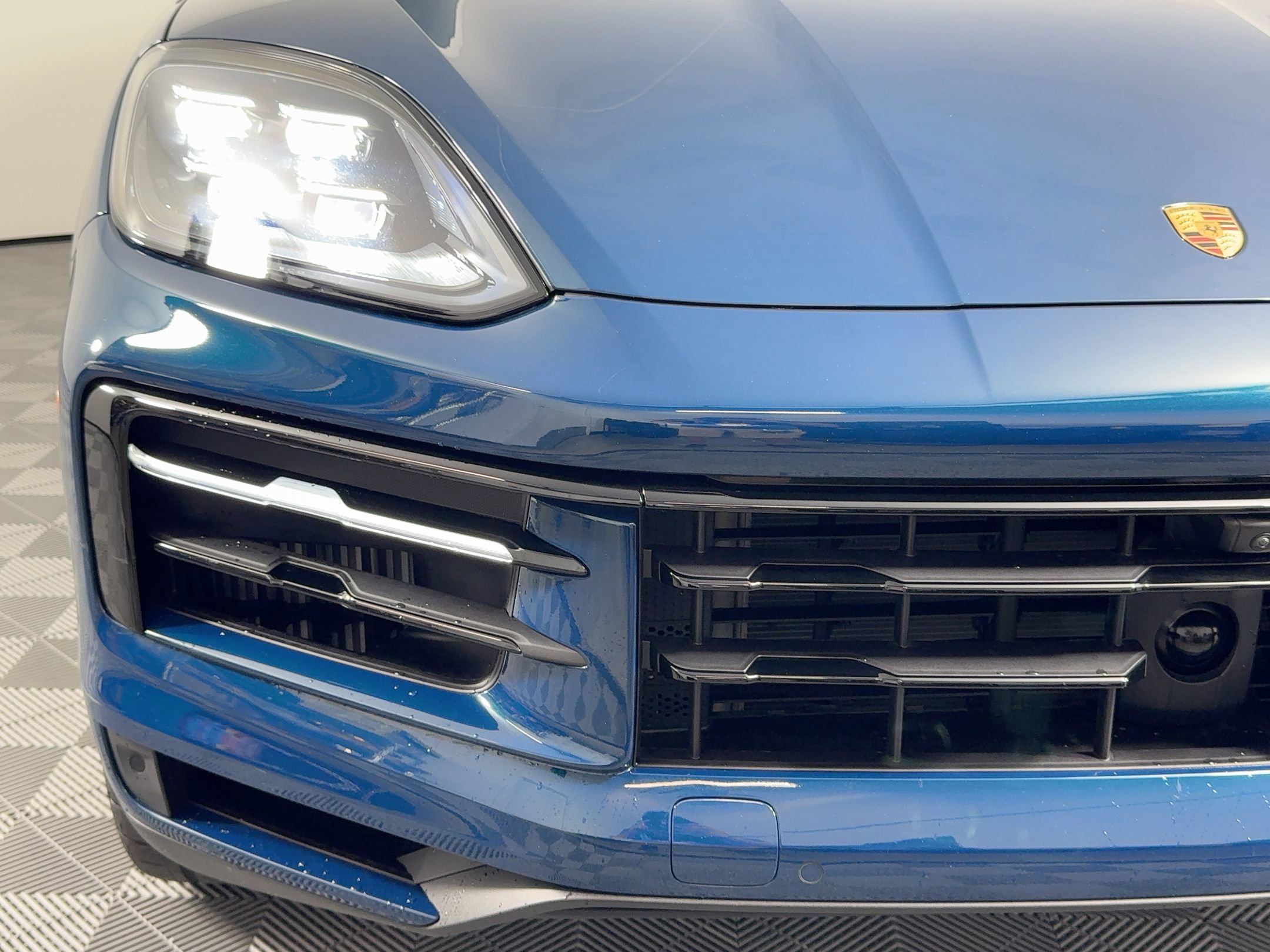 Certified 2025 Porsche Cayenne Coupe image 11