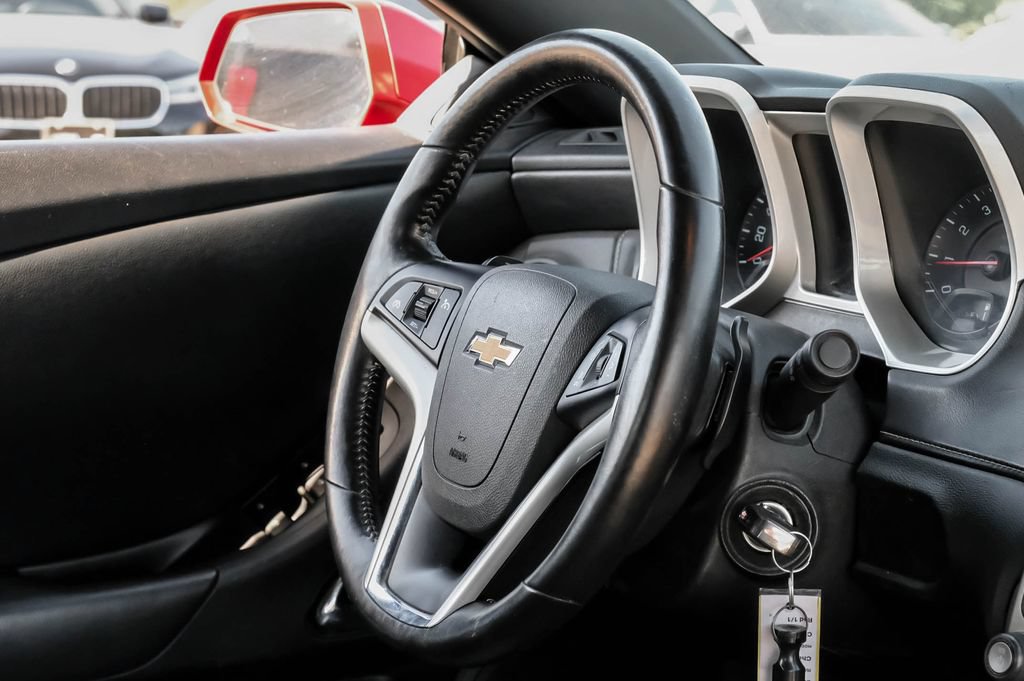 Used 2015 Chevrolet Camaro LT RWD image 19