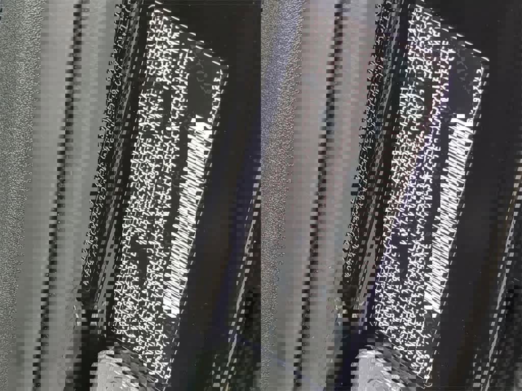 Used 2025 Volvo EX30 Plus w/ Protection Package Premier image 32