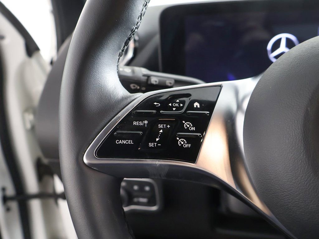 Used 2025 Mercedes-Benz GLA 250 4MATIC image 45