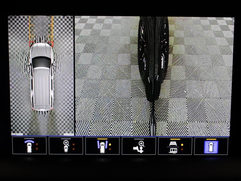 Used 2024 GMC Yukon XL SLT w/ SLT Luxury Package image 20