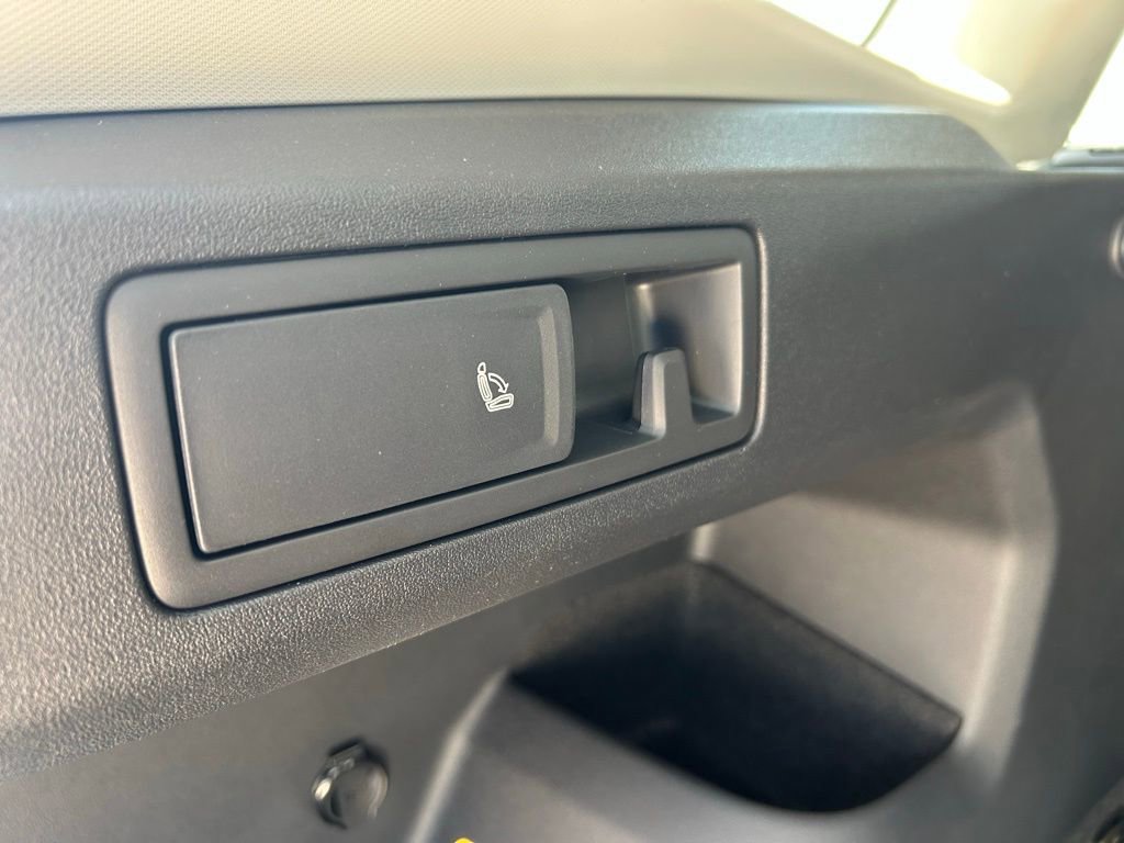 Used 2025 Volkswagen Tiguan S image 38