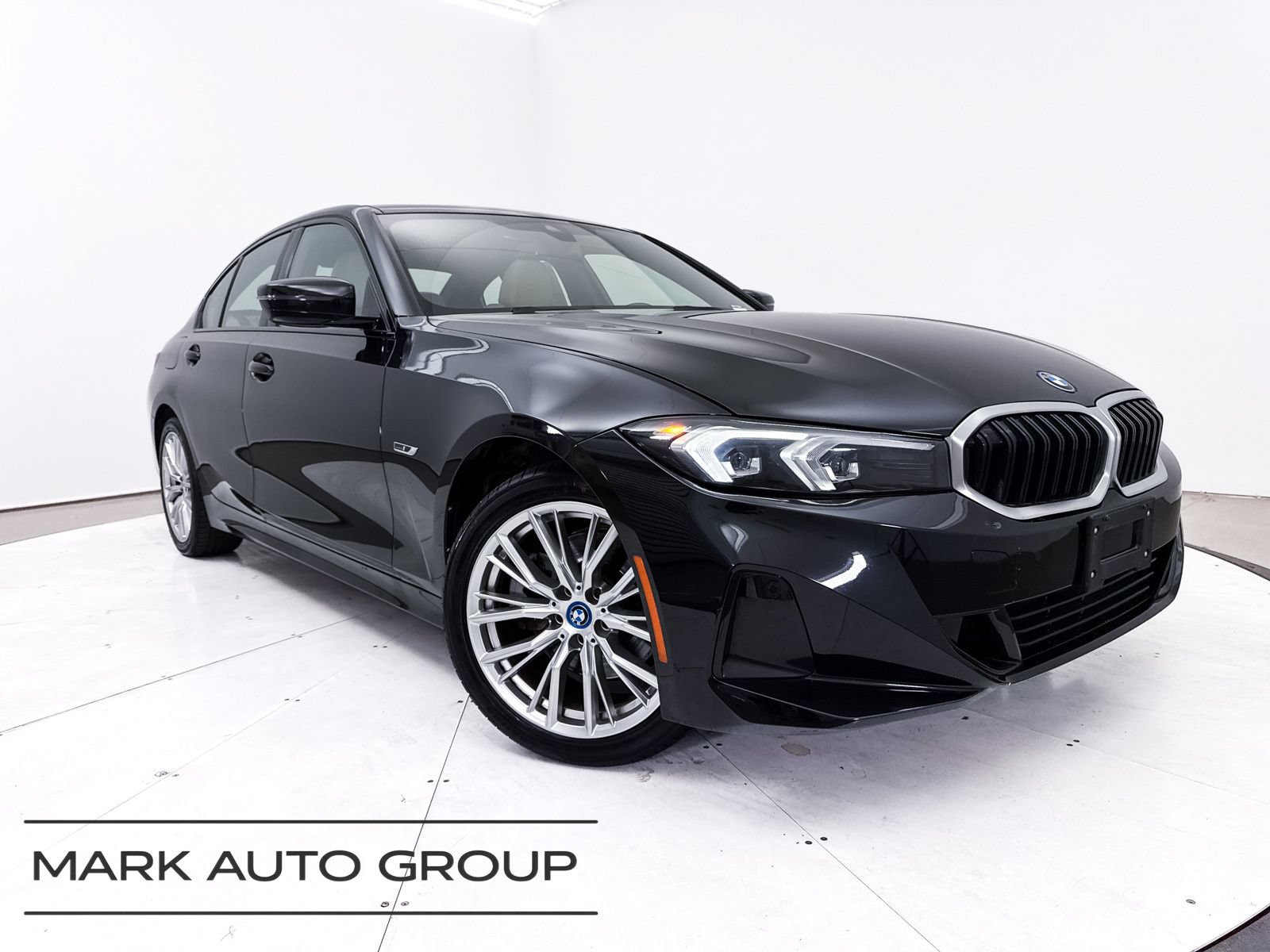 Used 2023 BMW 330e RWD image 1