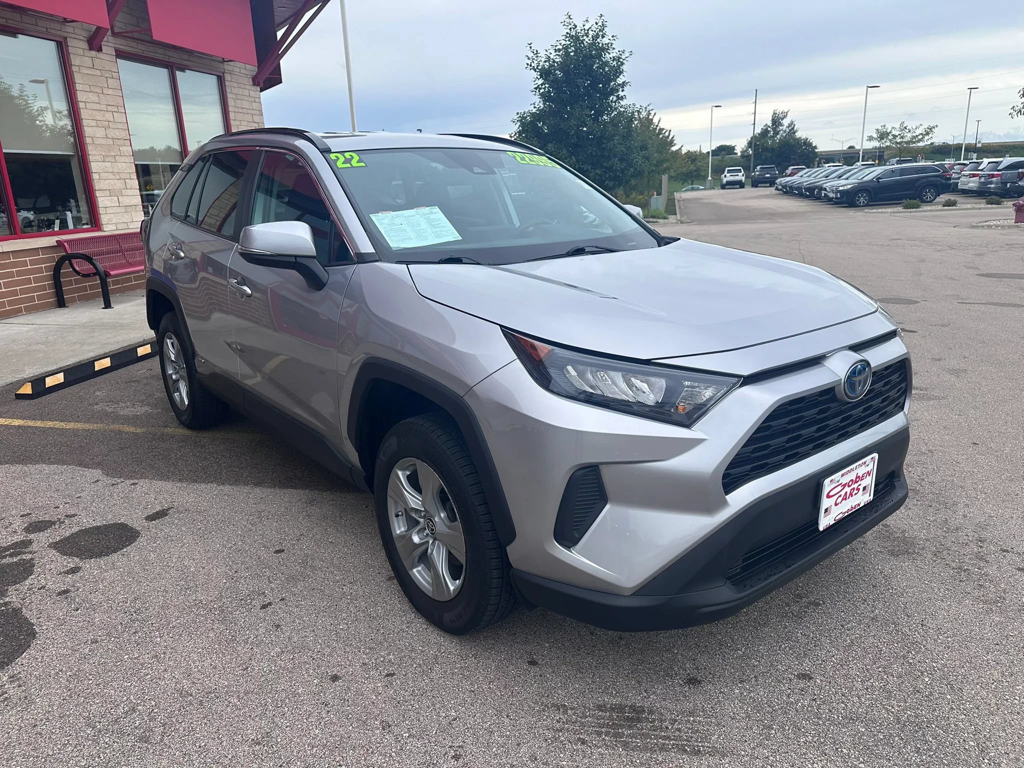 Used 2022 Toyota RAV4 LE AWD/4WD image 3