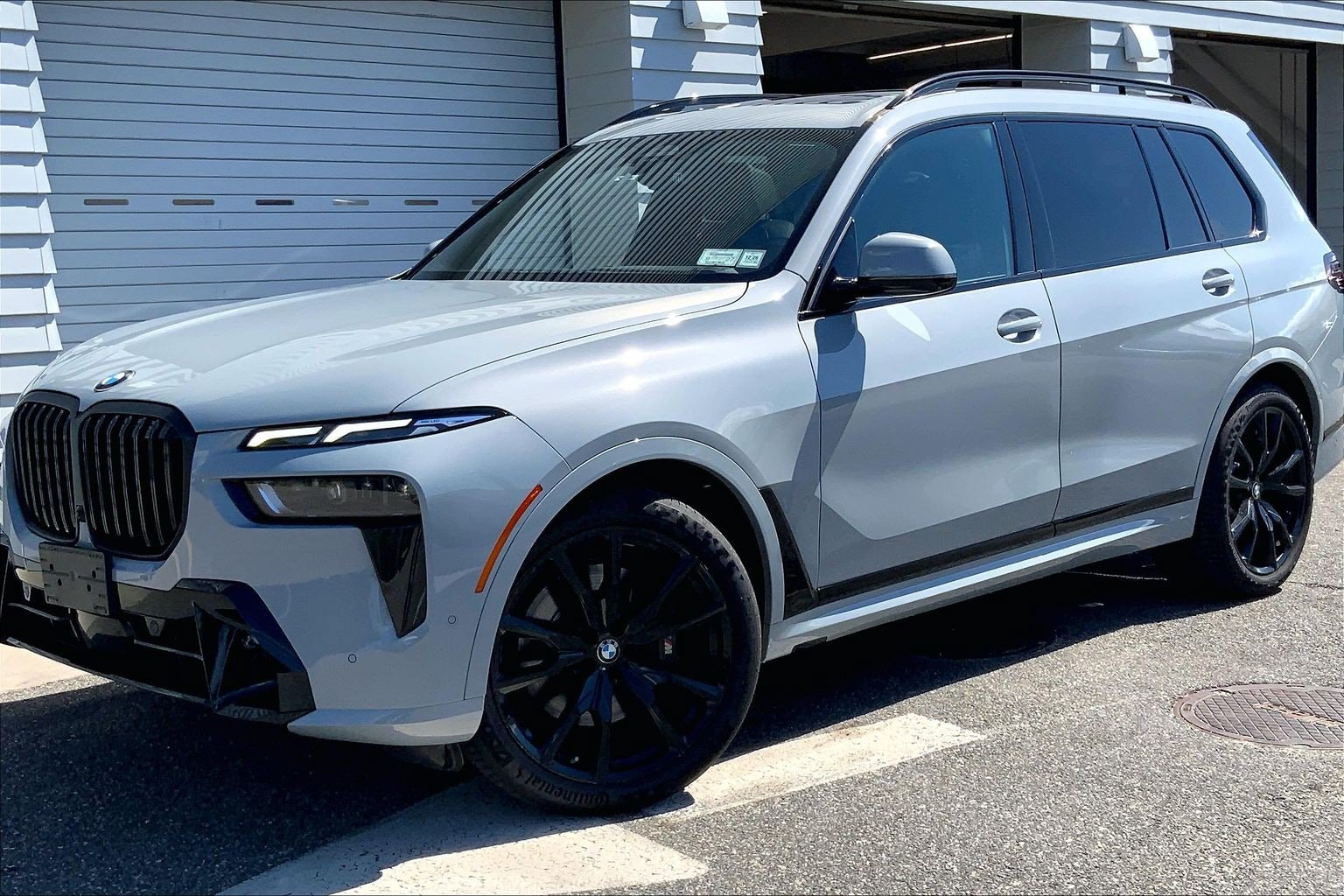 Used 2024 BMW X7 xDrive40i w/ M Sport Package AWD/4WD image 1