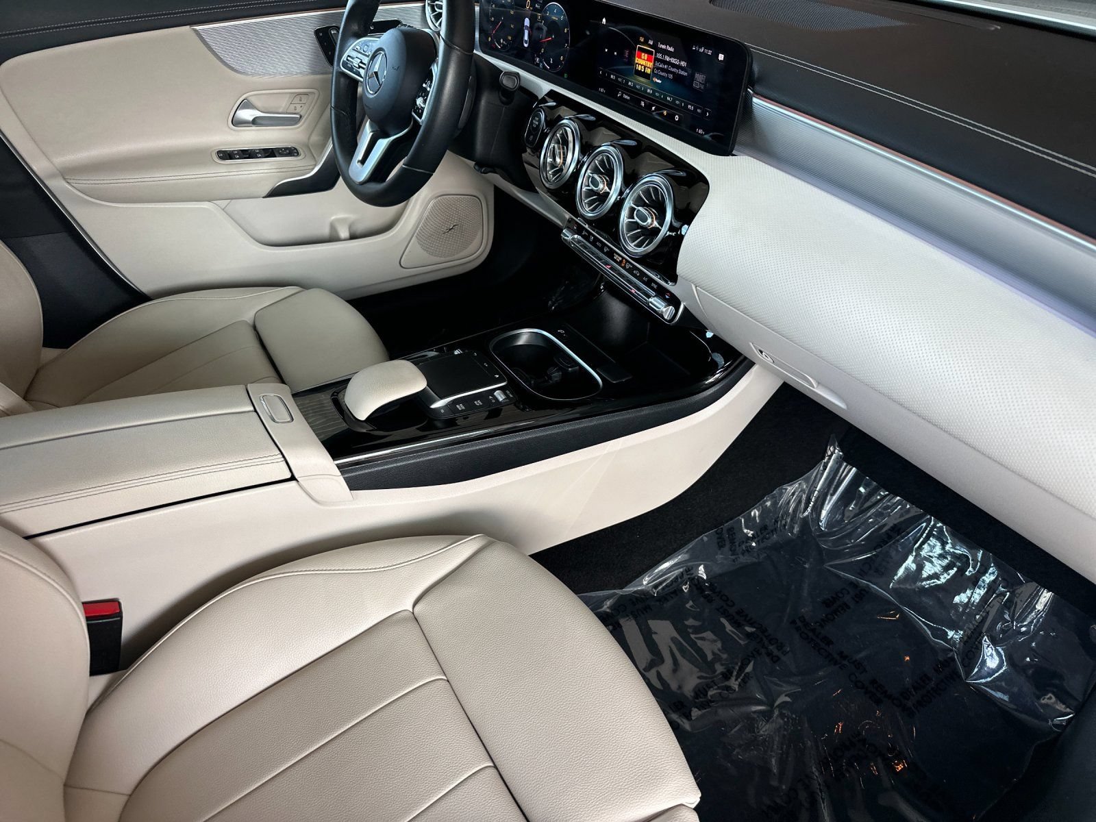 Used 2021 Mercedes-Benz CLA 250 w/ Premium Package image 19