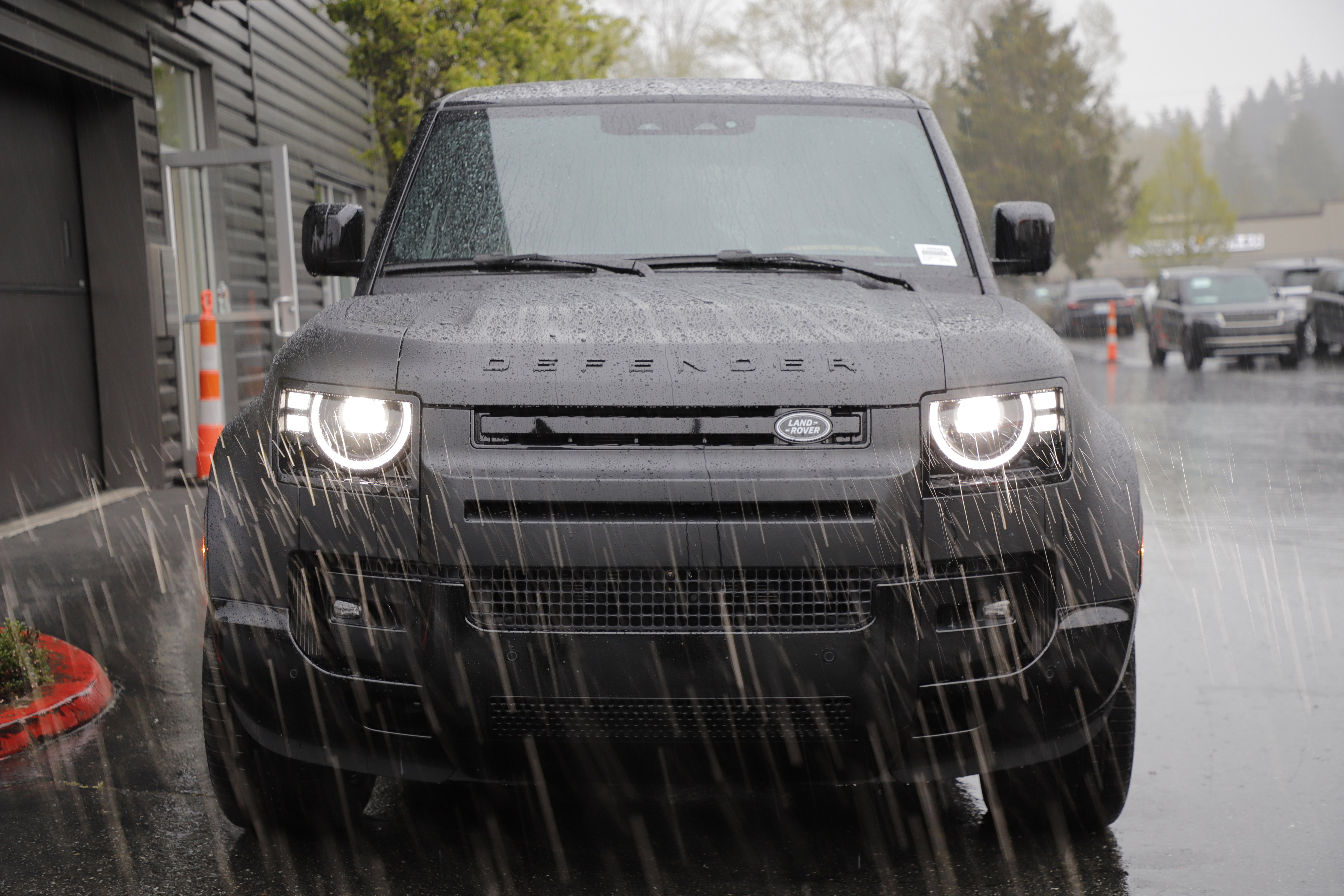 New 2026 Land Rover Defender 110 X-Dynamic SE image 4