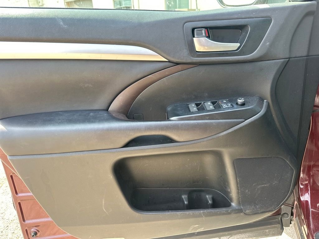 Used 2019 Toyota Highlander XLE image 9