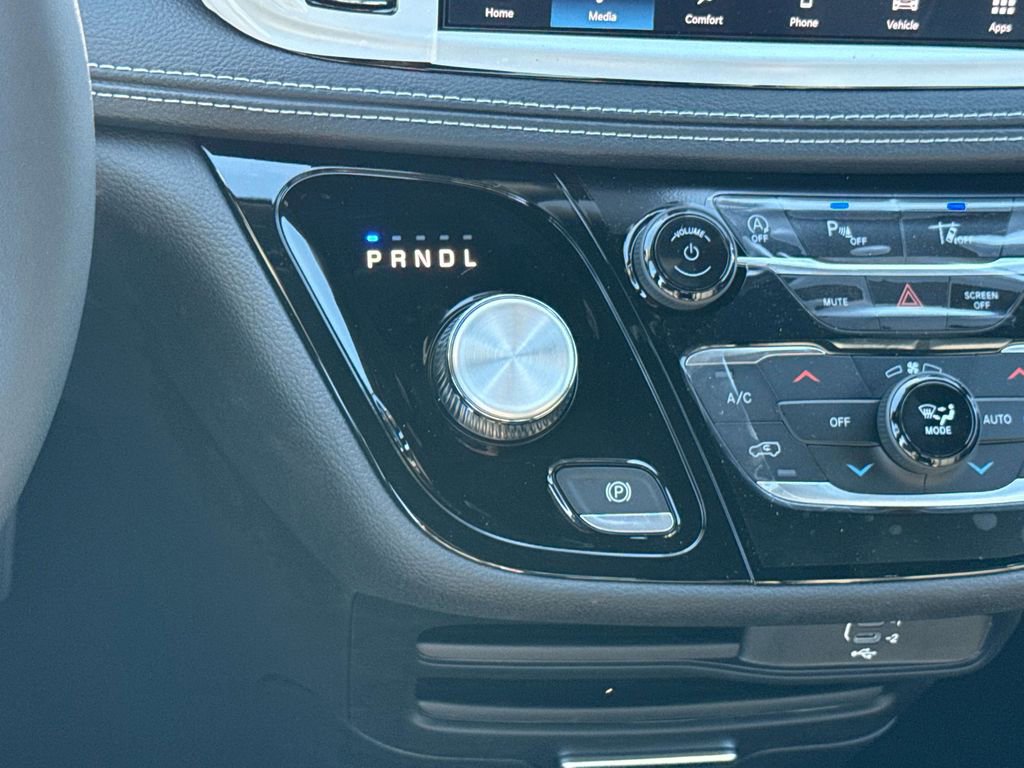 New 2026 Chrysler Pacifica Select image 16