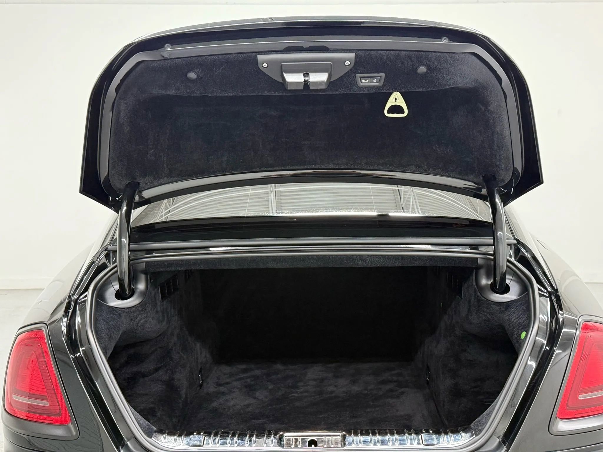 Used 2014 Rolls-Royce Wraith image 30