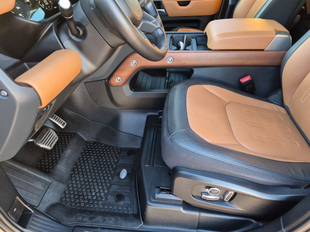 Used 2024 Land Rover Defender 130 X image 32