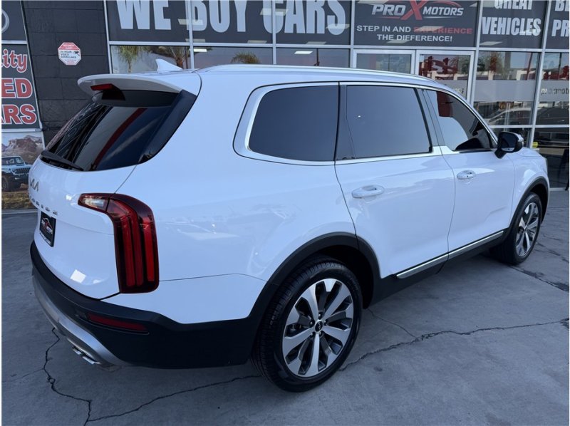 Used 2022 Kia Telluride EX w/ EX Premium Package FWD image 14