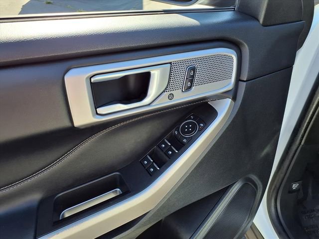 Used 2023 Ford Explorer Limited image 12