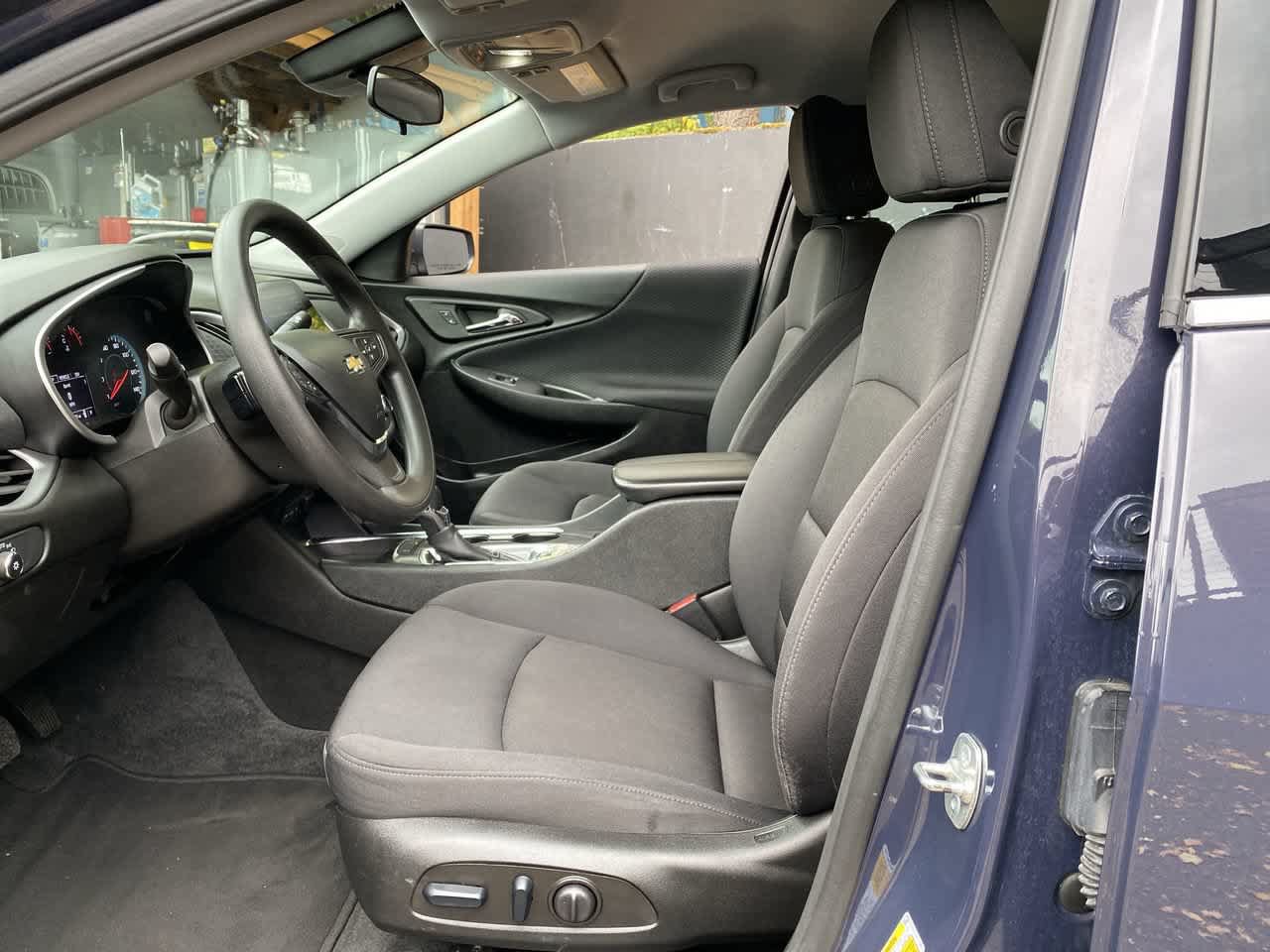 Used 2025 Chevrolet Malibu LT FWD image 13
