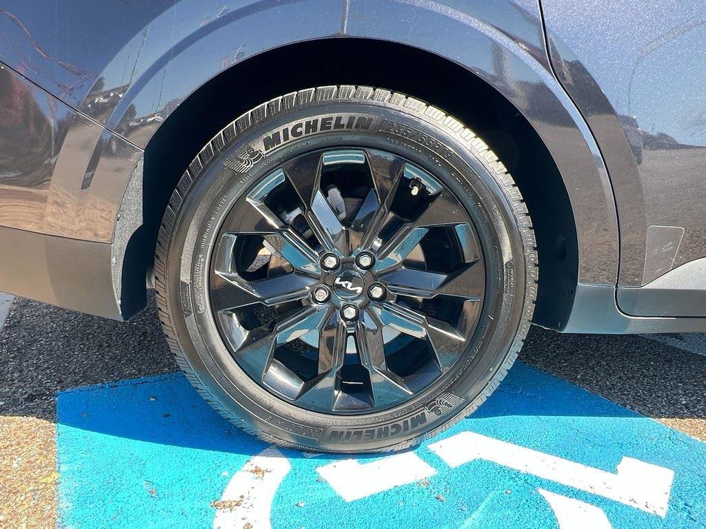 Used 2024 Kia Carnival SX image 7