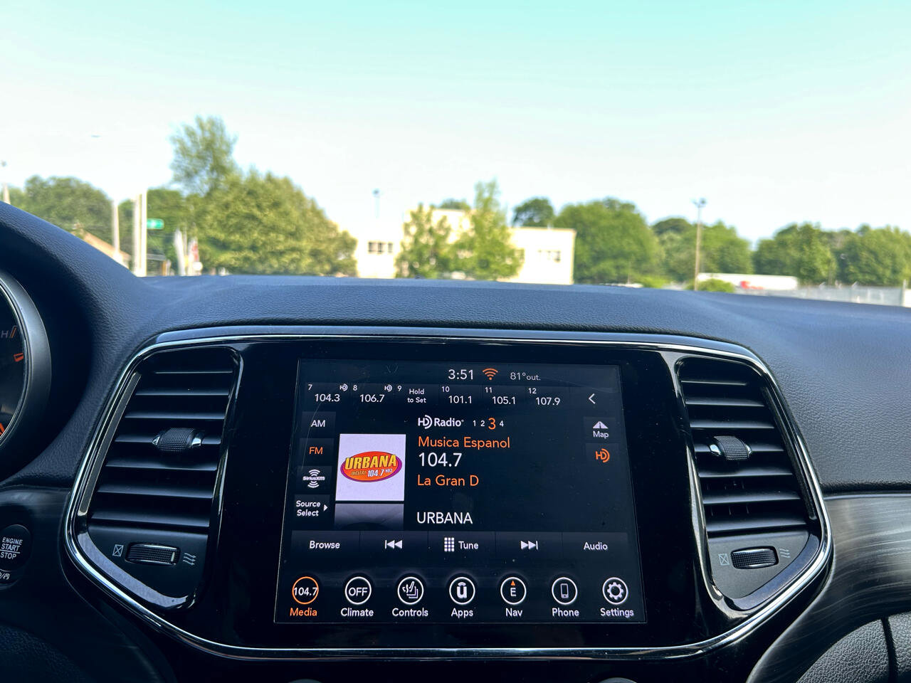 Used 2020 Jeep Grand Cherokee Altitude image 10